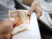 Постигнат е договор, околу 11 000 административци ќе земат покачување на платите од скоро 40 отсто ама до 2028 година