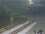 (Видео) Млади лица снимени како вандализираат урбана опрема во Аеродром