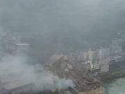 Огромно свлечиште затрупа згради во Кина, луѓе заробени под урнатините