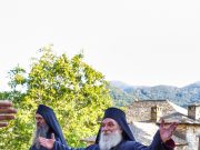 Благодатна светогорска ноќ во Скитот на свети Пантелејмон – историско архиерејско служење на Старецот